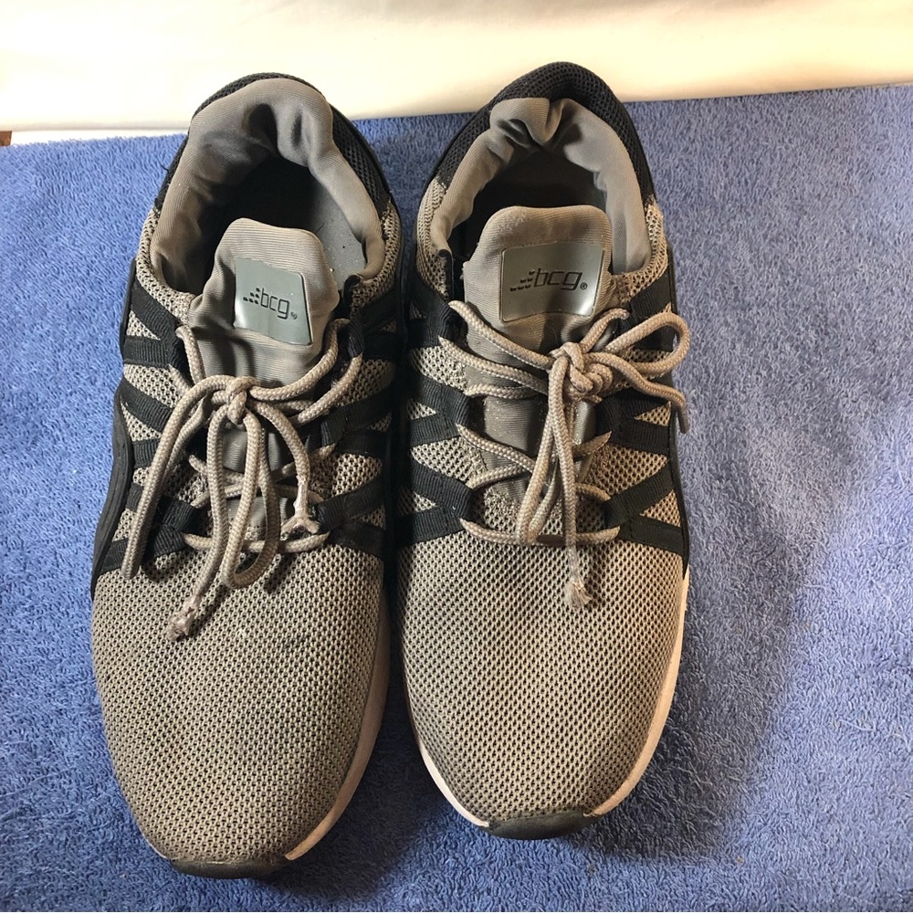 BGC Men’s gray/black tennis shoes 9.5